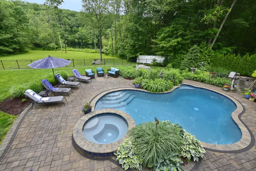 223 Barlow Cemetery Road, Woodstock, CT 06281