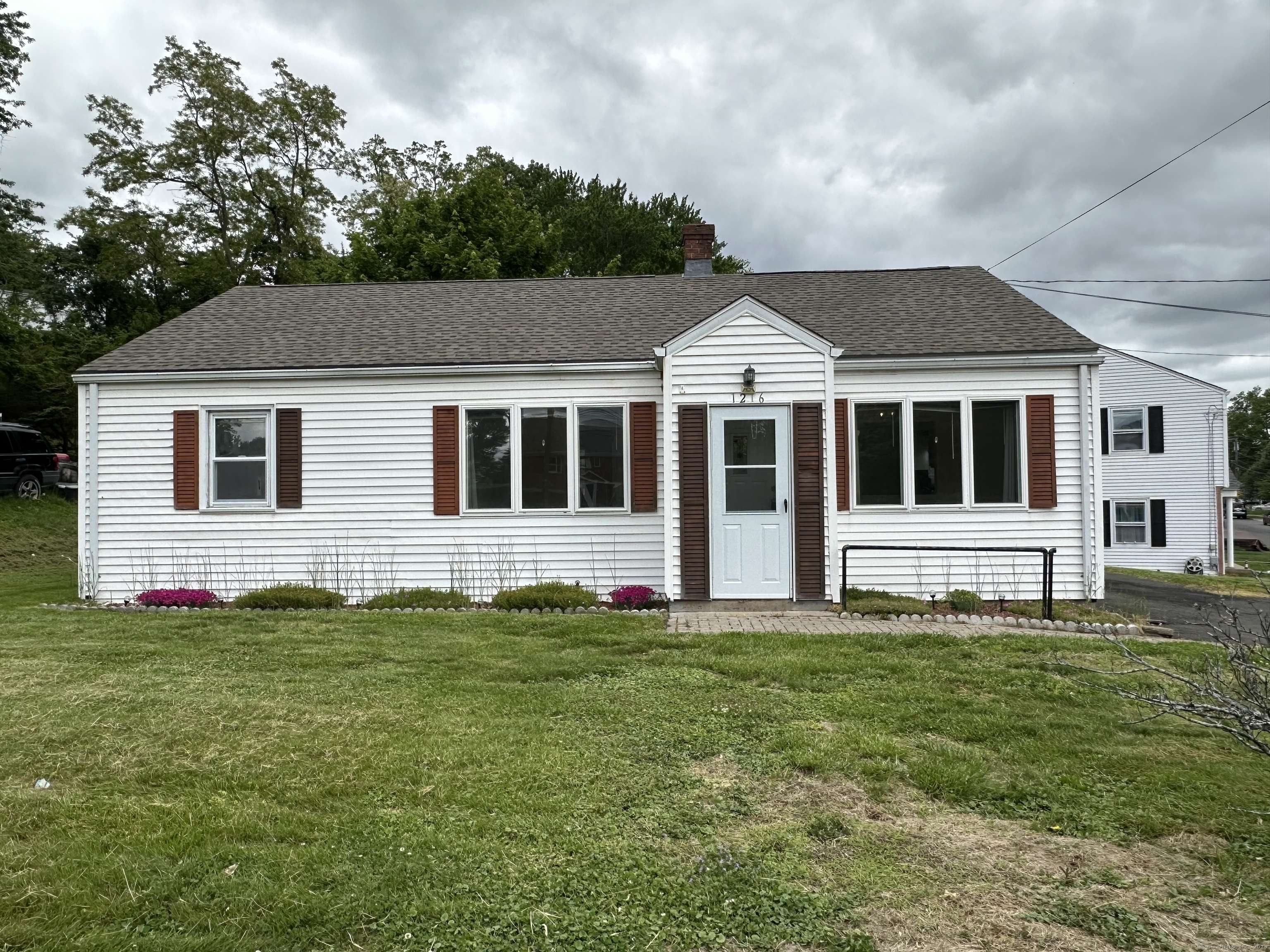 1216 New Britain Avenue, West Hartford, CT 06110