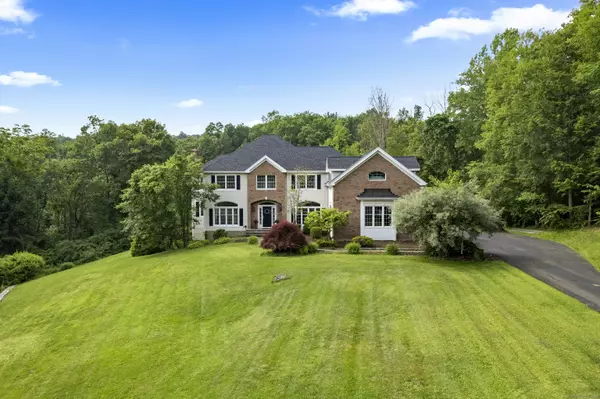 35 Pleasant Drive, Southbury, CT 06488