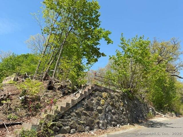 Naugatuck, CT 06770,8 Pond Street