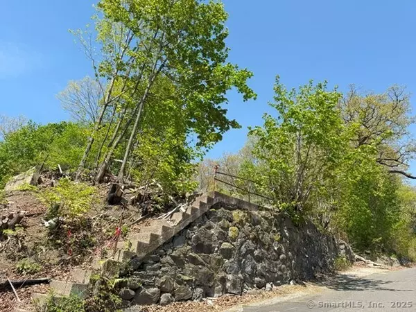 Naugatuck, CT 06770,8 Pond Street