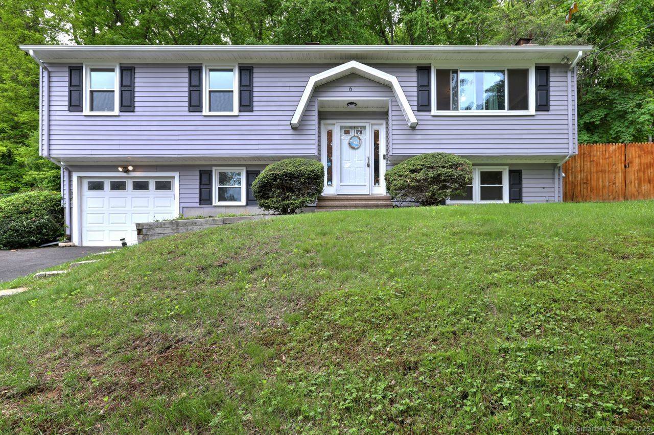 6 Snowapple Lane, Milford, CT 06460