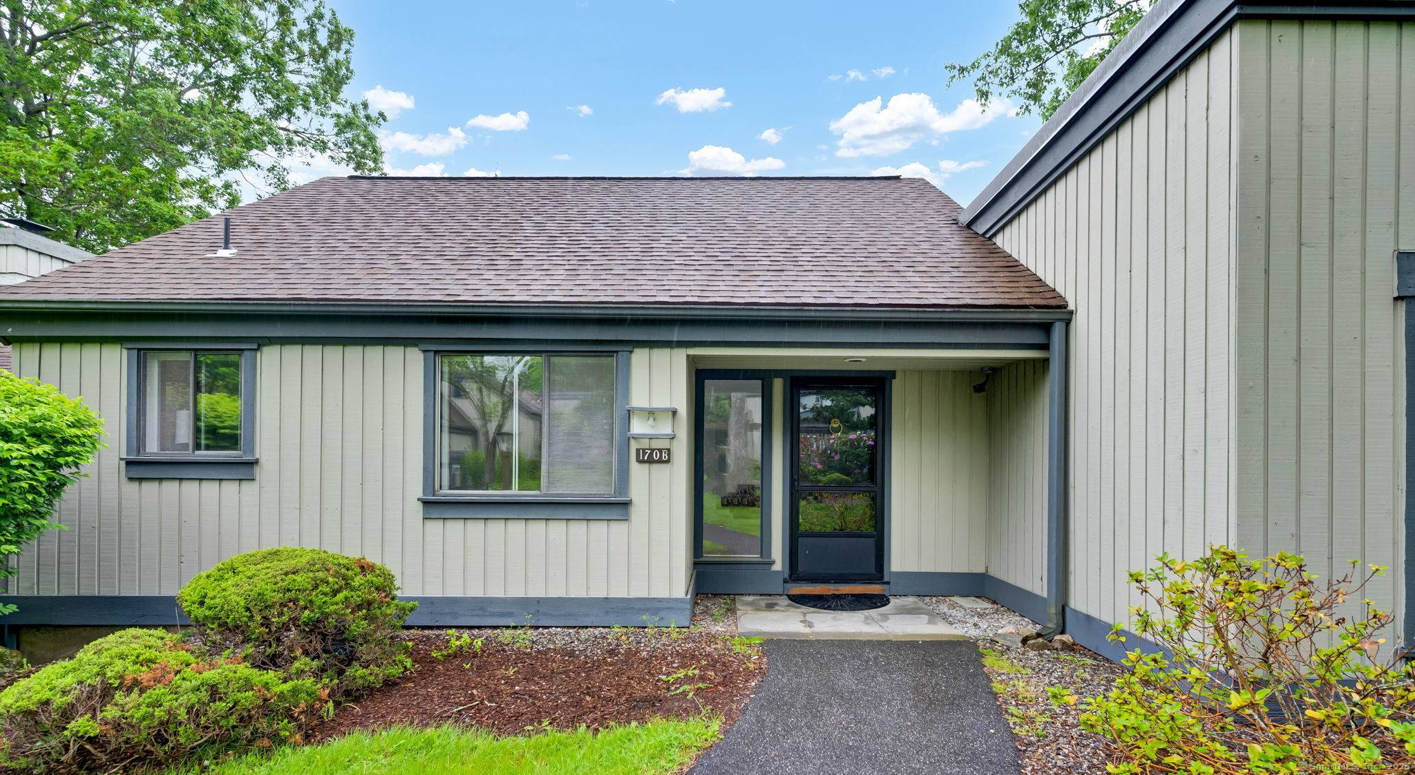 Southbury, CT 06488,170 Heritage Village #B
