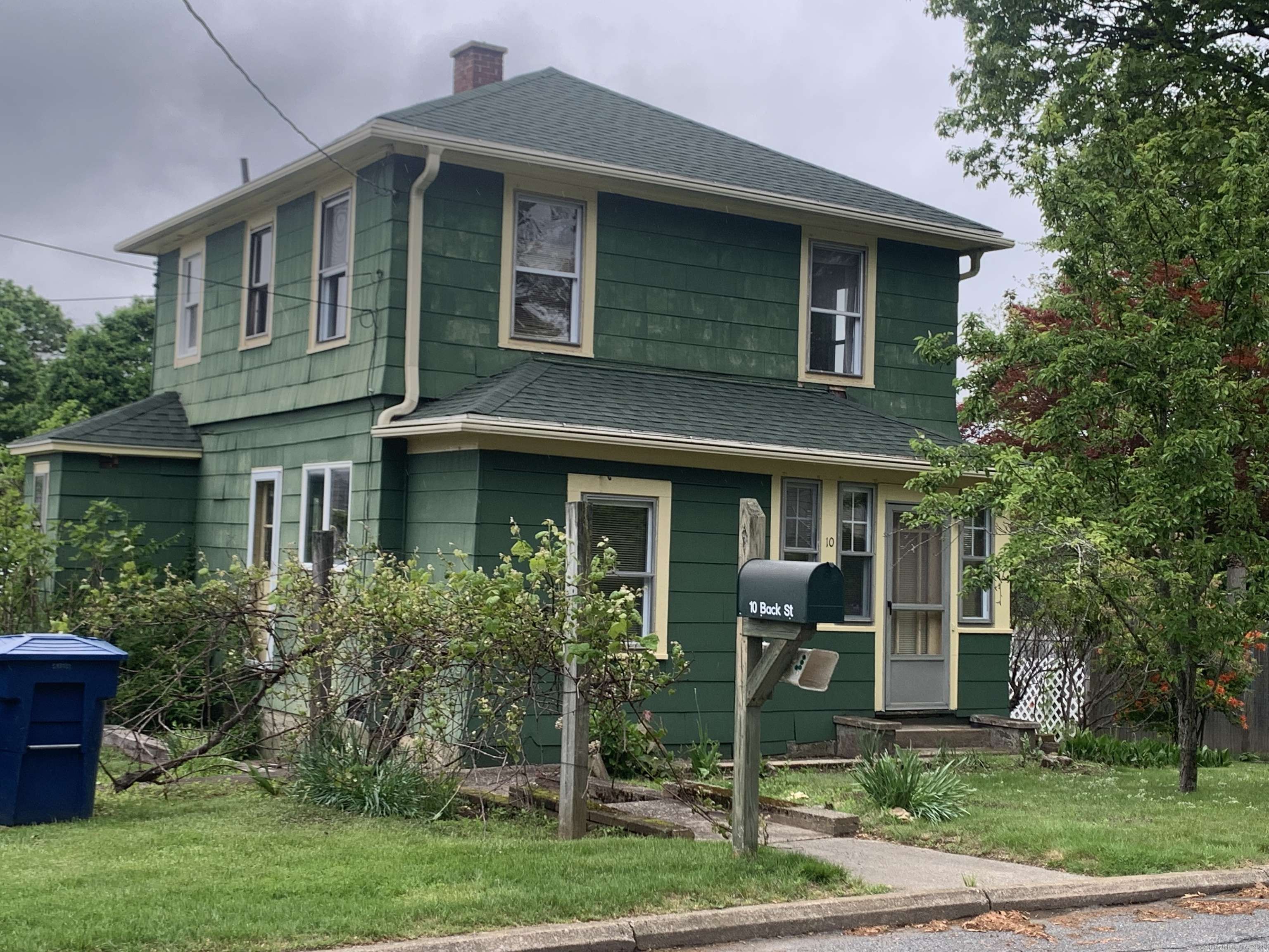 10 Back Street, Waterford, CT 06385