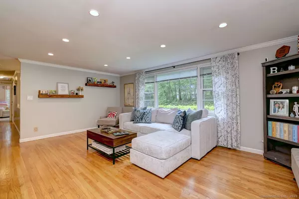 Newtown, CT 06482,9 Honey Lane