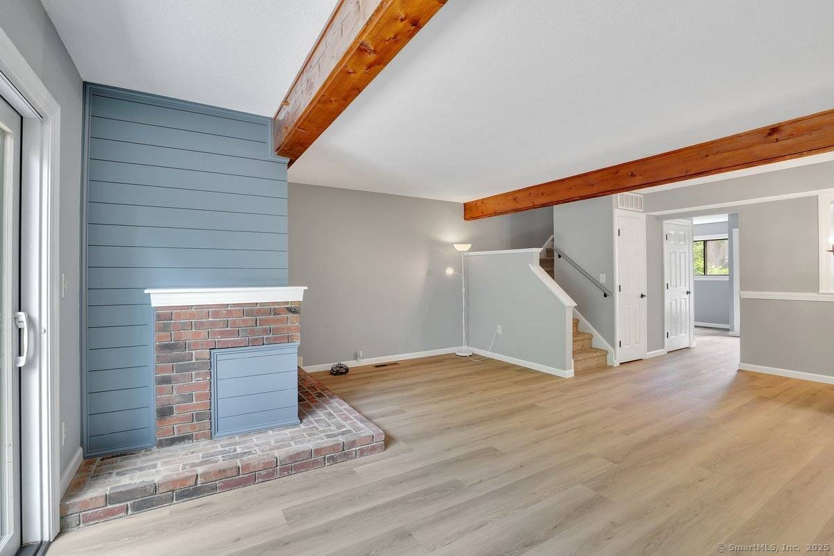 Woodbury, CT 06798,2 Edgehill Court #2