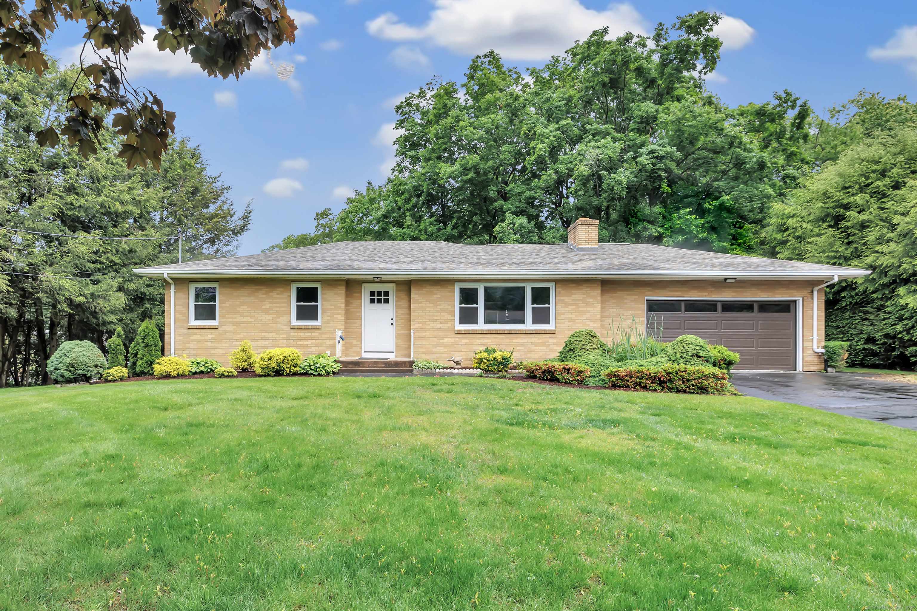 325 River Road, Hamden, CT 06518