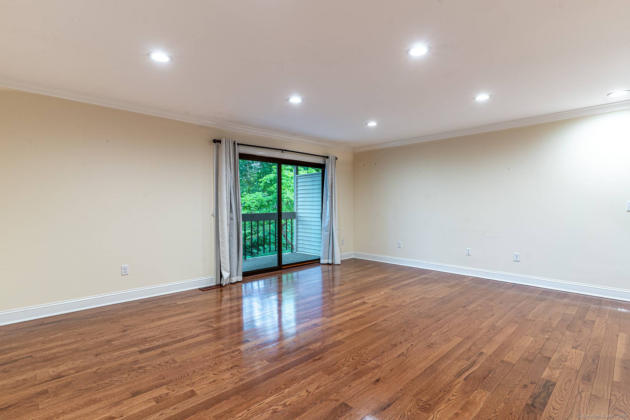 Stamford, CT 06878,67 Riverside Avenue #67