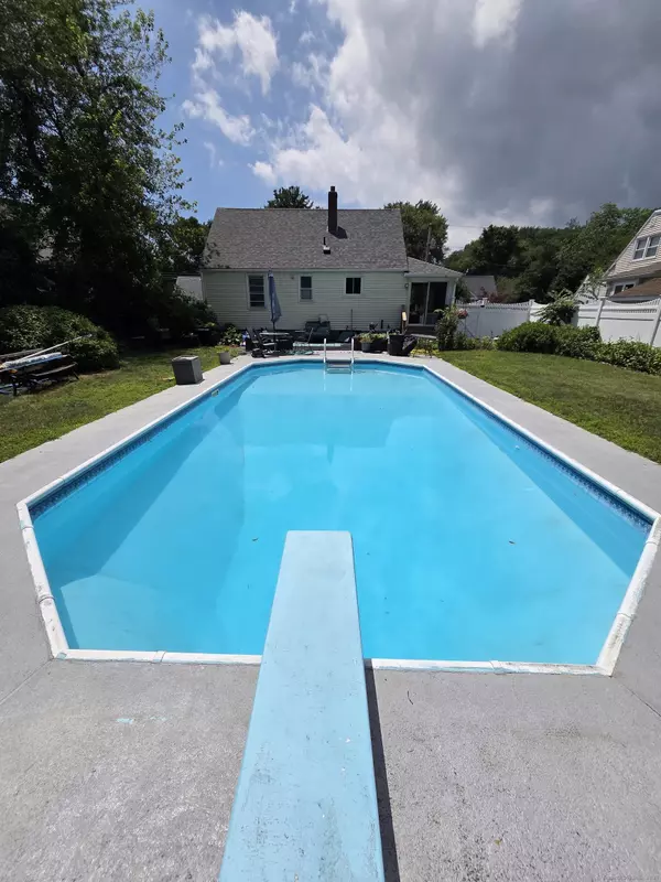 Milford, CT 06460,13 Harkness Drive
