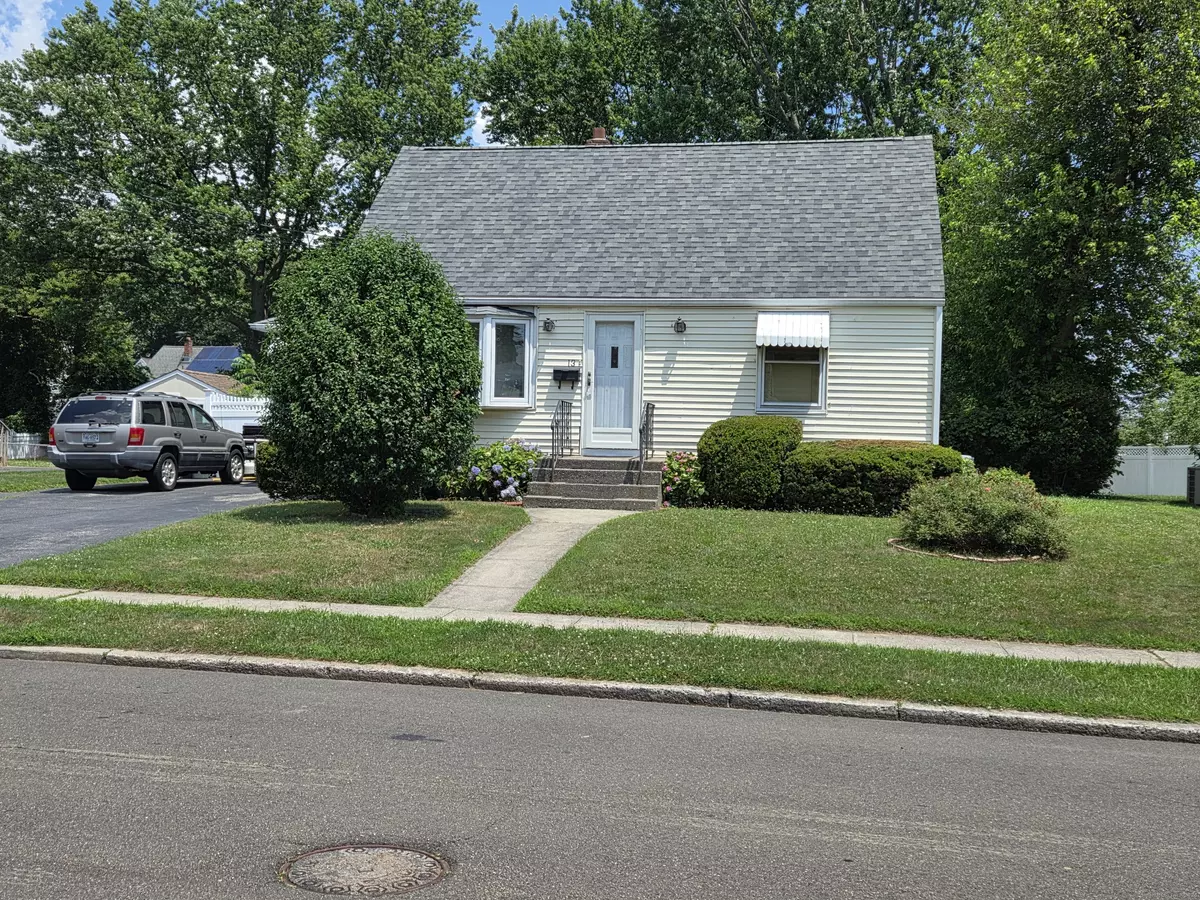 Milford, CT 06460,13 Harkness Drive