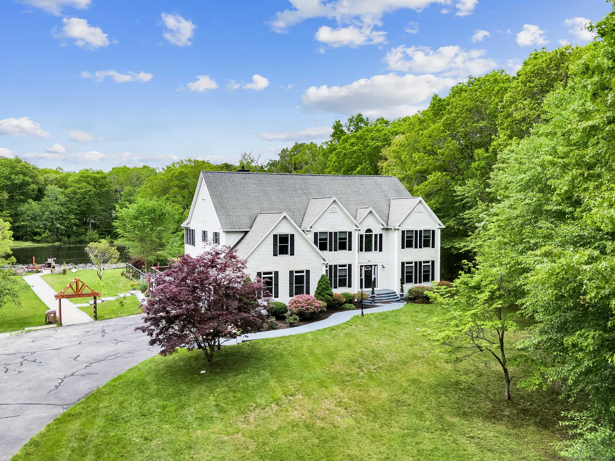 19 Cedarbrook Lane, East Lyme, CT 06333