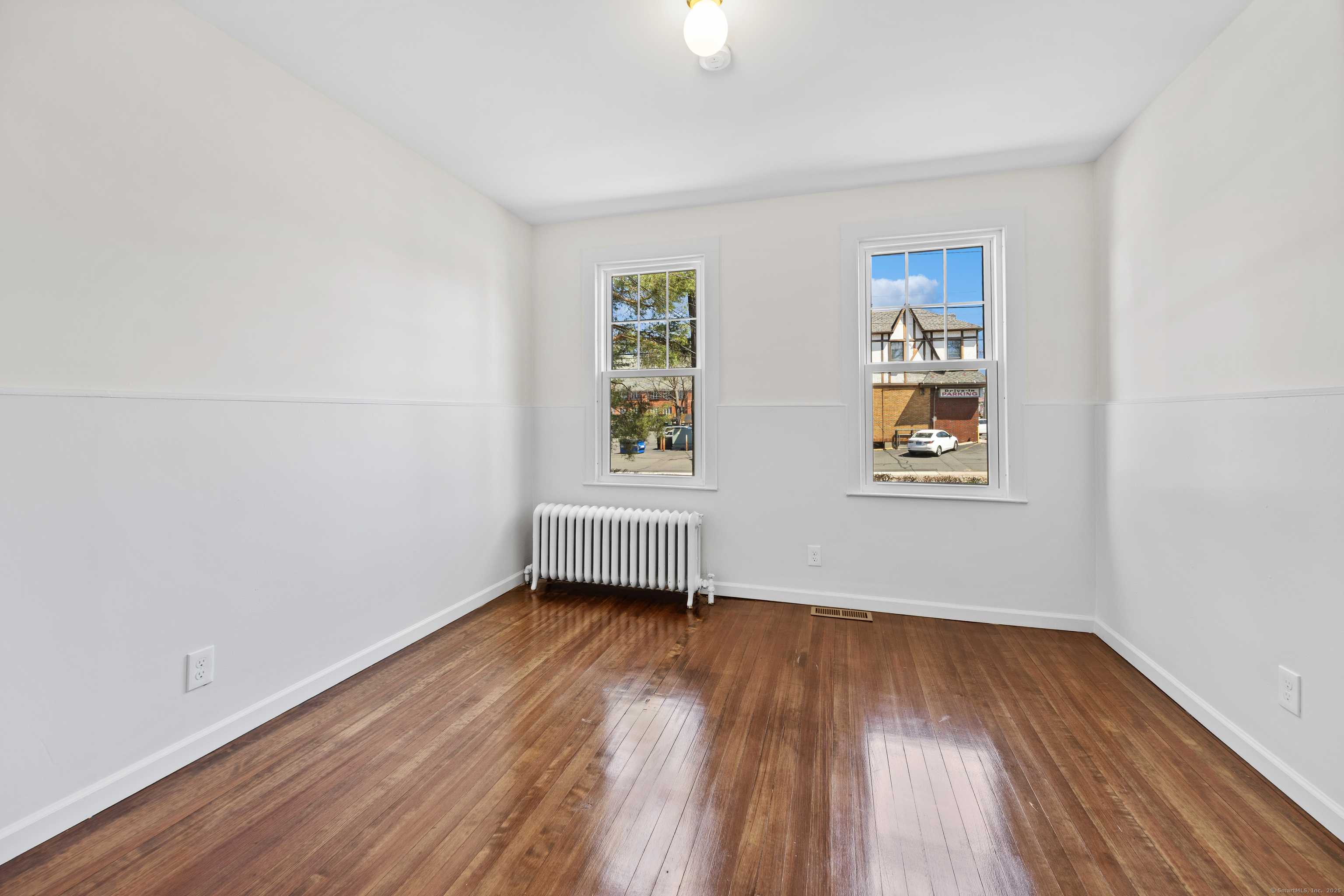 West Hartford, CT 06119,850 Farmington Avenue