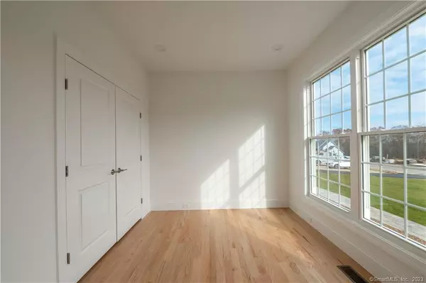 East Lyme, CT 06333,14 Pumpkin Grove