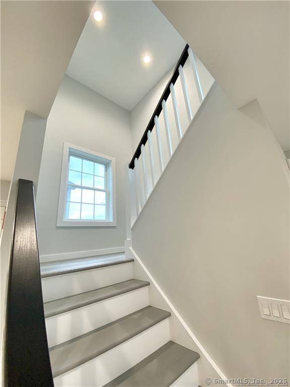 Norwalk, CT 06854,9 Glenwood Avenue #12