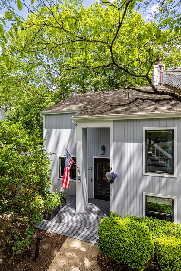 Greenwich, CT 06831,45 Ettl Lane #301