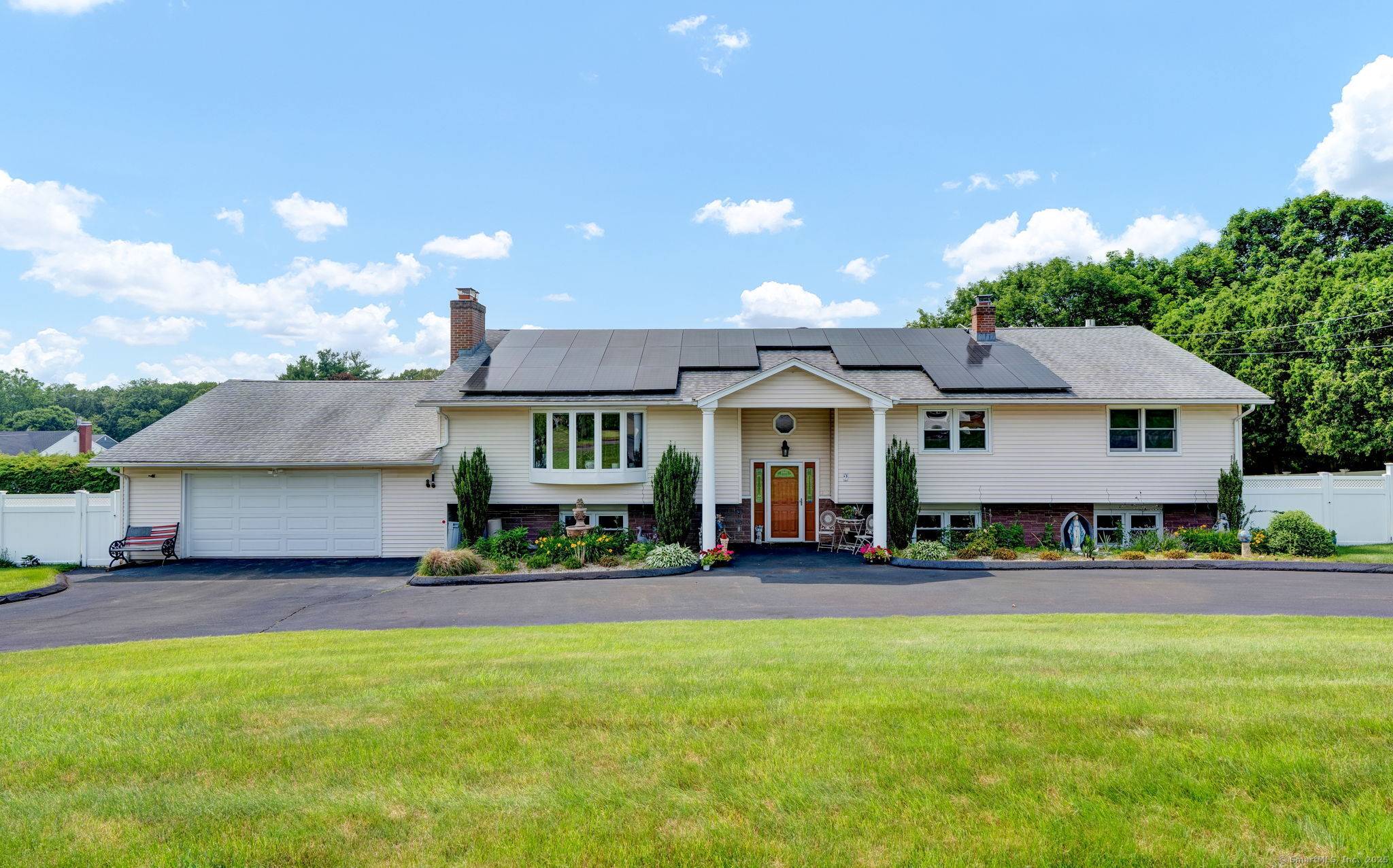 North Haven, CT 06473,9 Marion Court