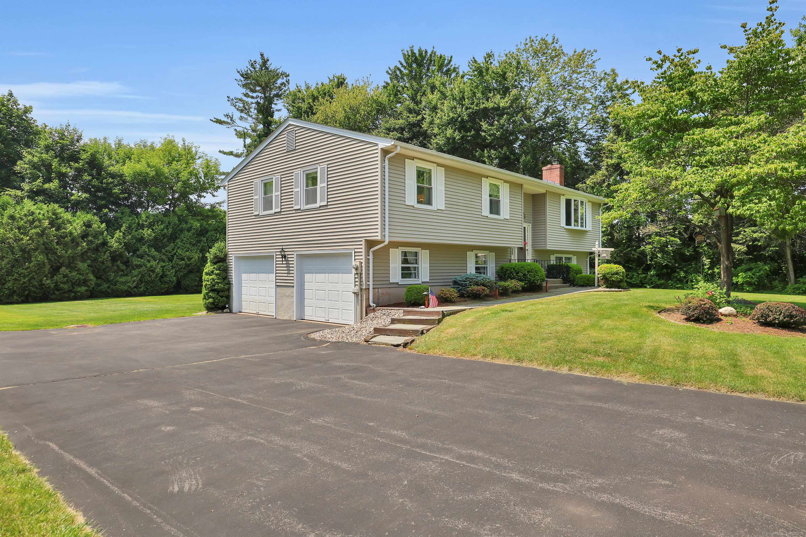 Berlin, CT 06037,197 Hummingbird Drive
