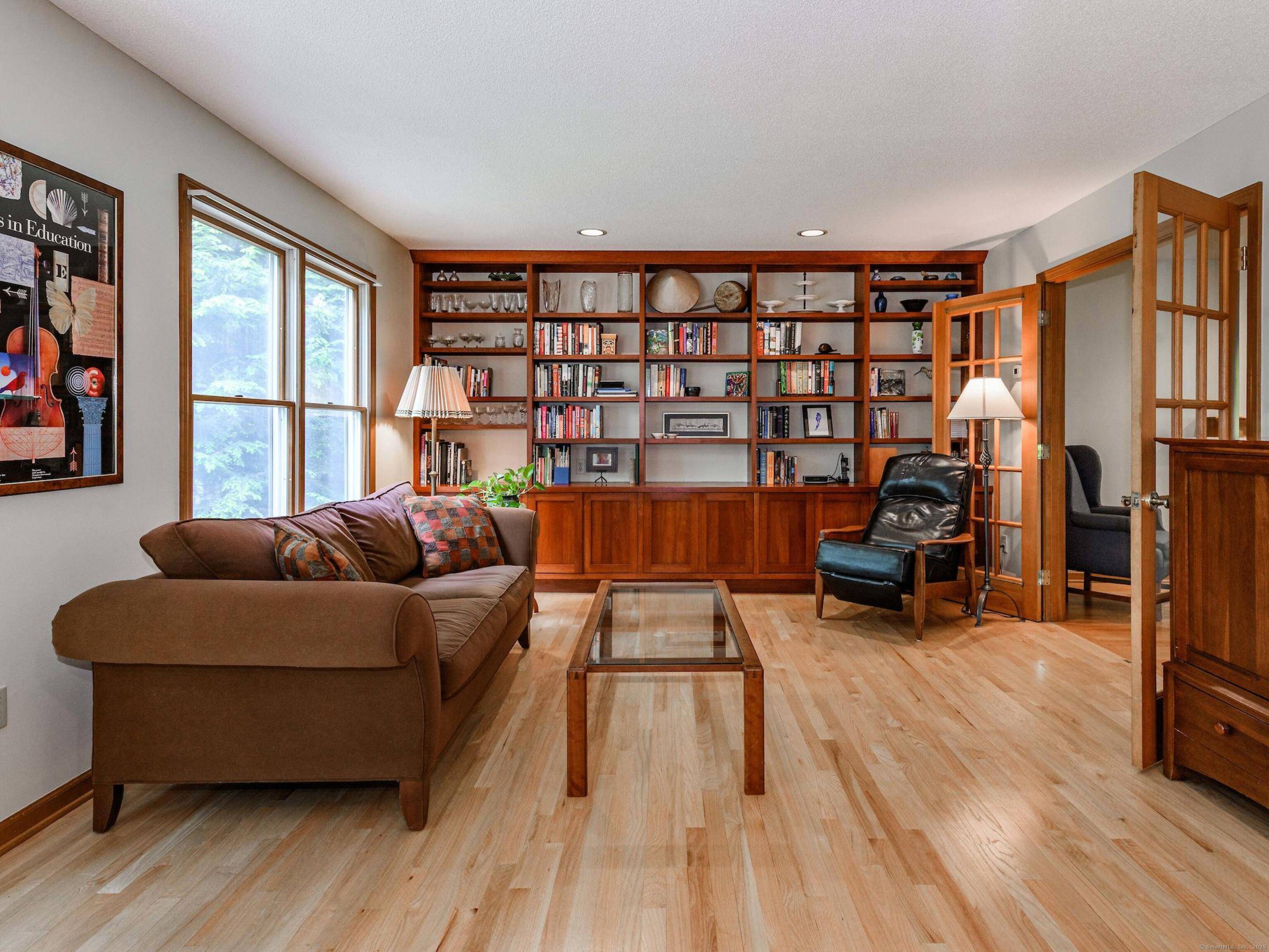Farmington, CT 06085,40 Oakridge