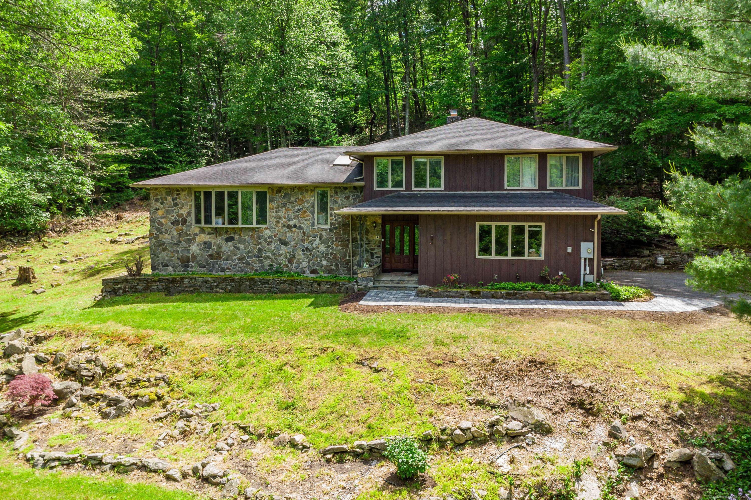14 Old Bridge Road West, New Fairfield, CT 06812