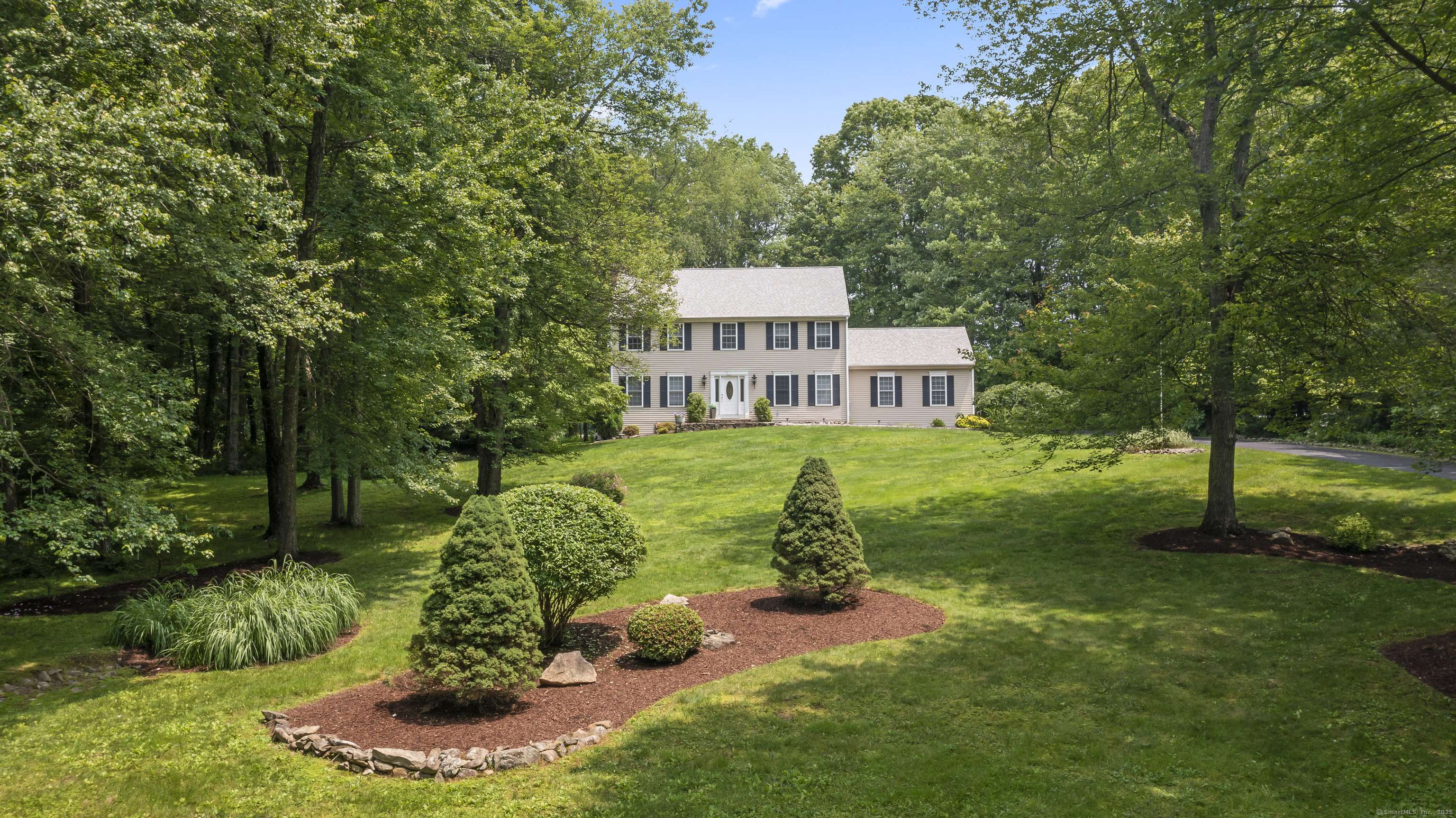 8 Stone Gate Drive, Newtown, CT 06482