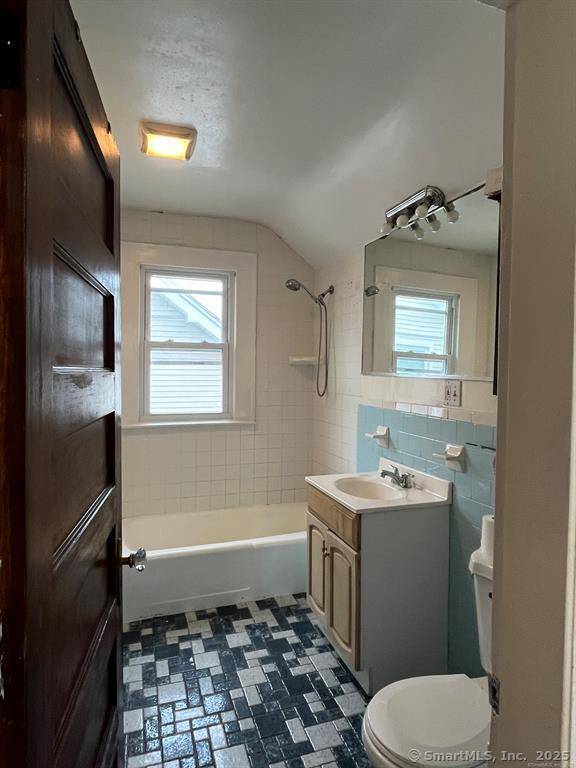 Stratford, CT 06614,277 Johnson Avenue #2
