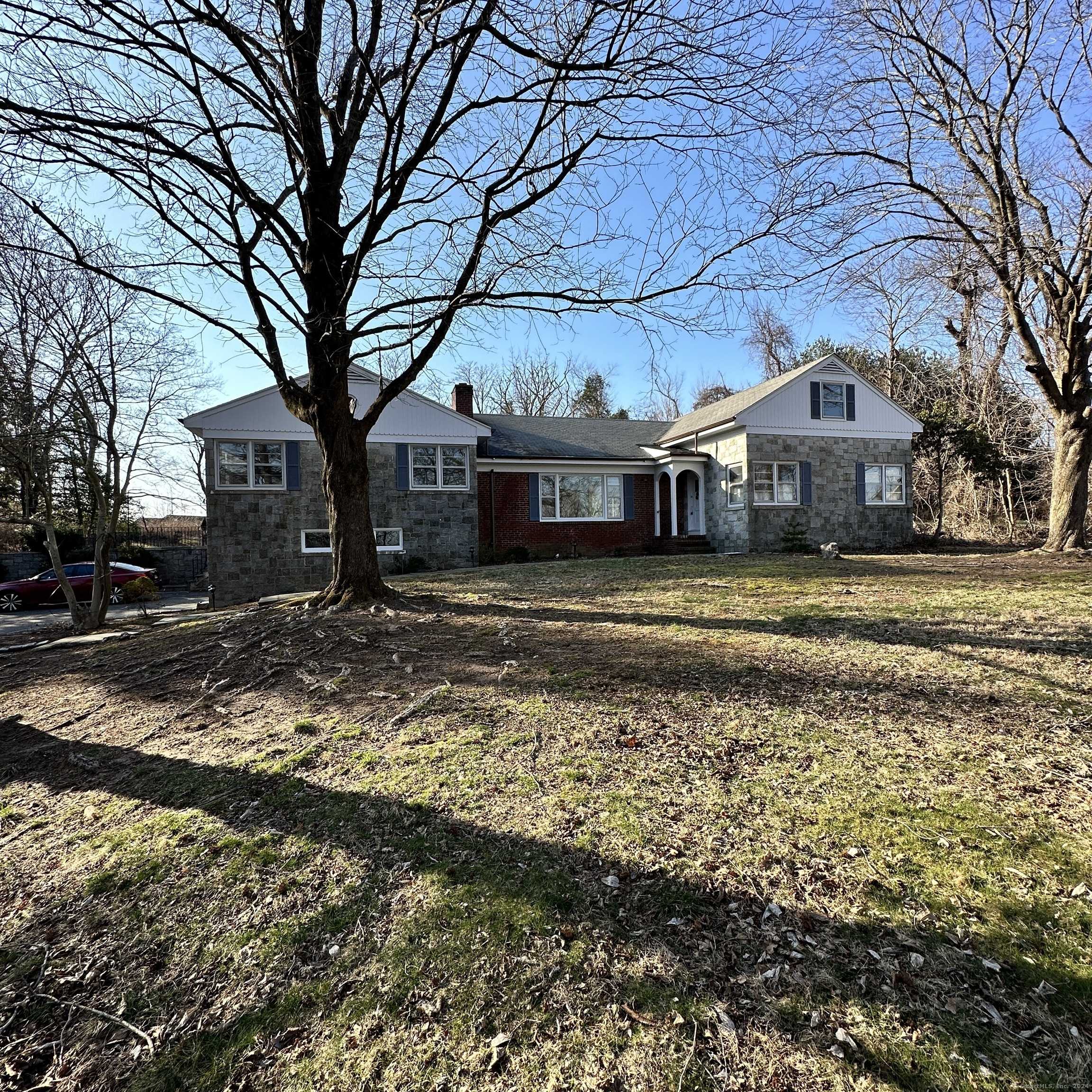 North Haven, CT 06473,167 Kings Highway