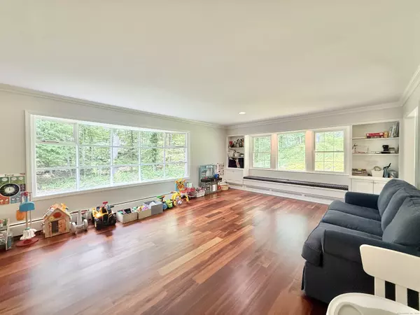 Stamford, CT 06903,51 Boulder Brook Drive