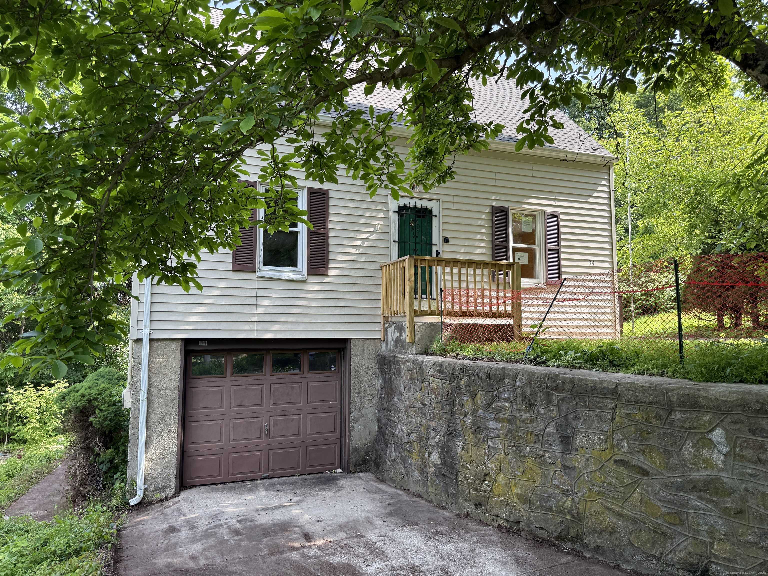 Norwich, CT 06360,34 Buckingham Avenue