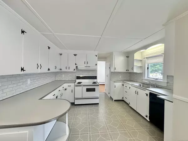 Canton, CT 06019,35 High Street #Building 1