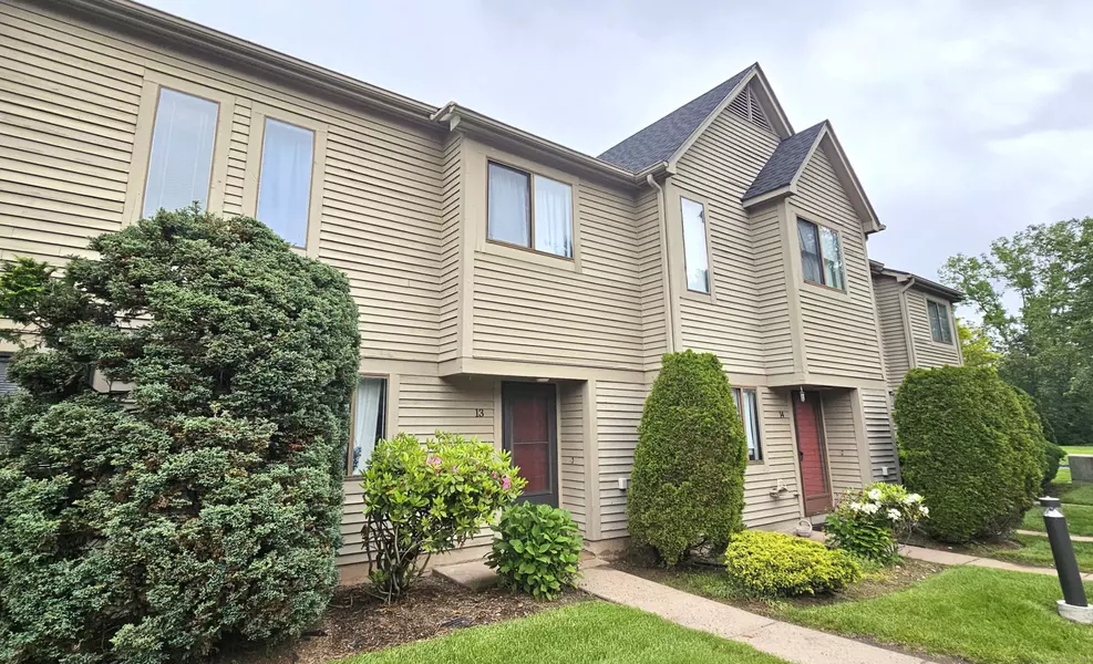 155 Village Square Drive #APT 13, New Britain, CT 06053