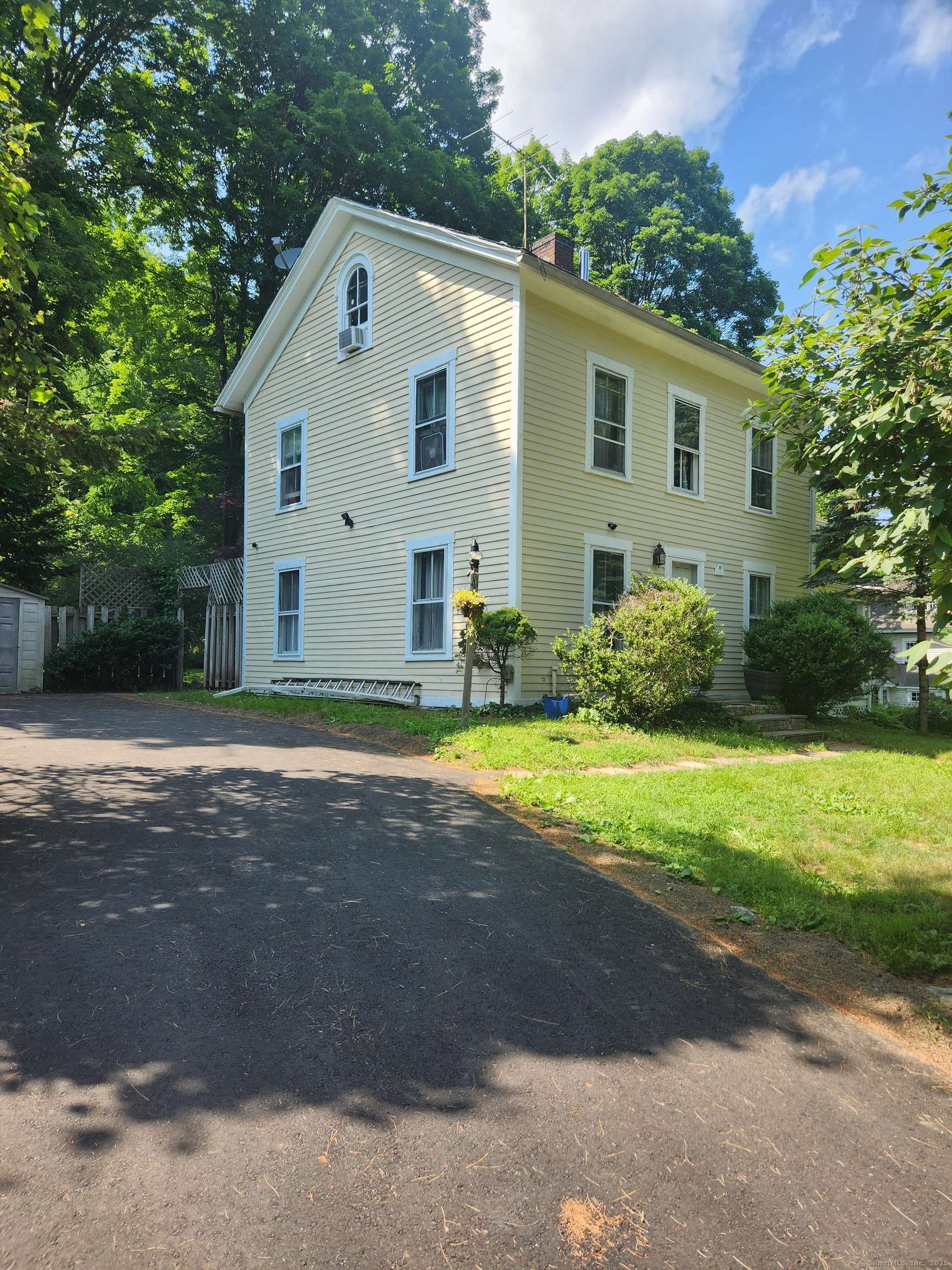 21 Dayton Street, Newtown, CT 06482