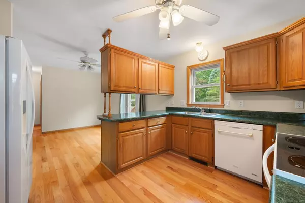 Groton, CT 06355,42 Cindy Lane