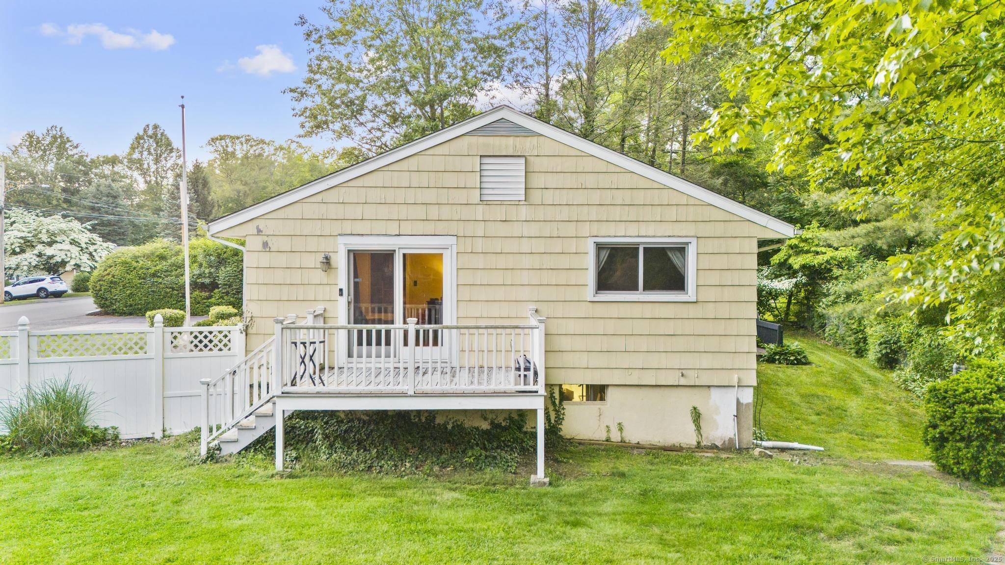 Trumbull, CT 06611,7 Lorma Avenue