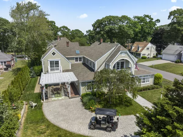 5 Oakwood Road, Old Saybrook, CT 06475