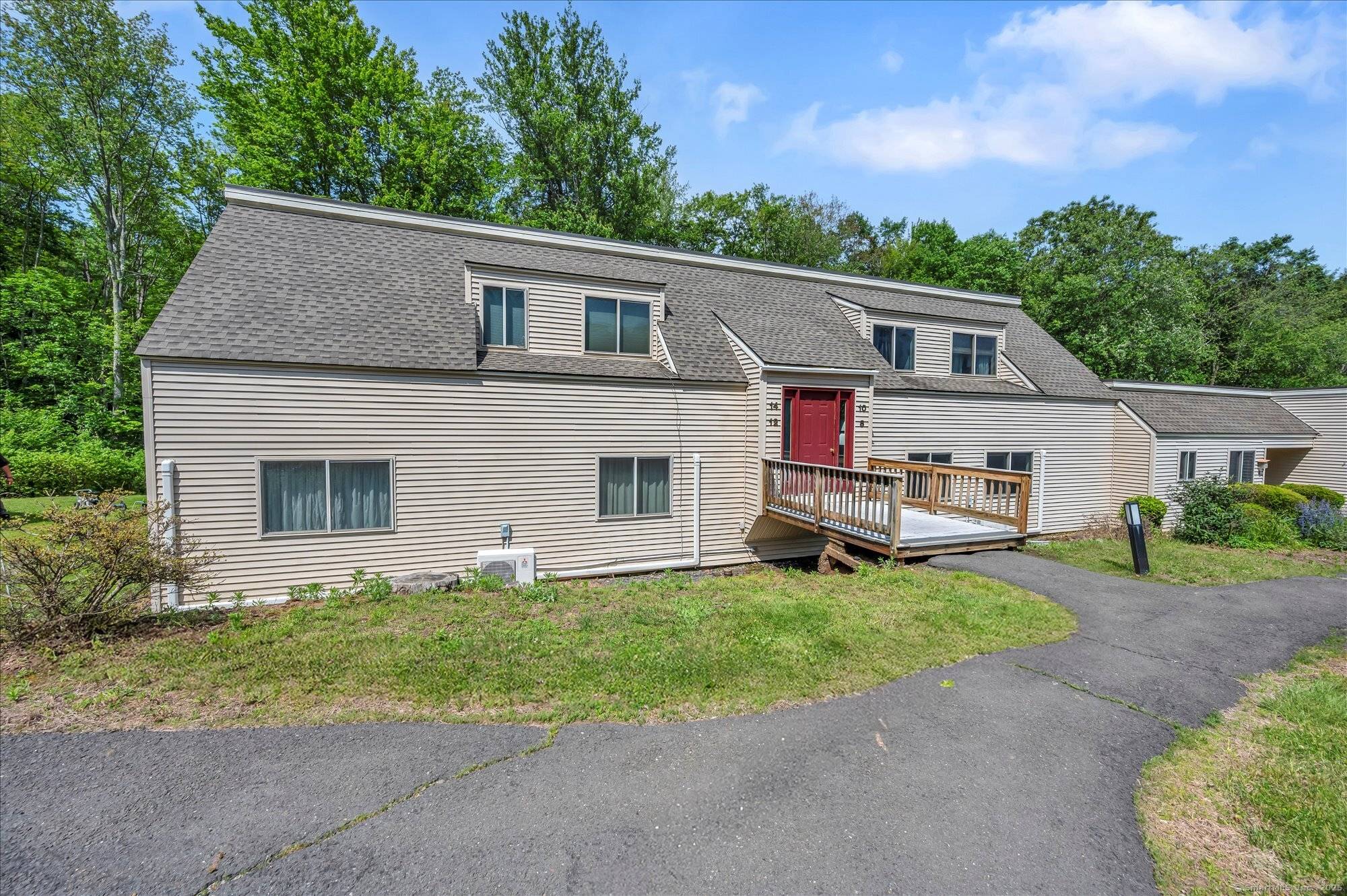Simsbury, CT 06070,8 Carriage Drive #8