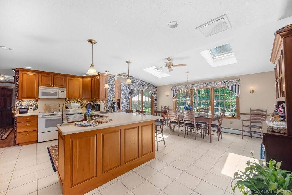 Wallingford, CT 06492,4 Shire Drive