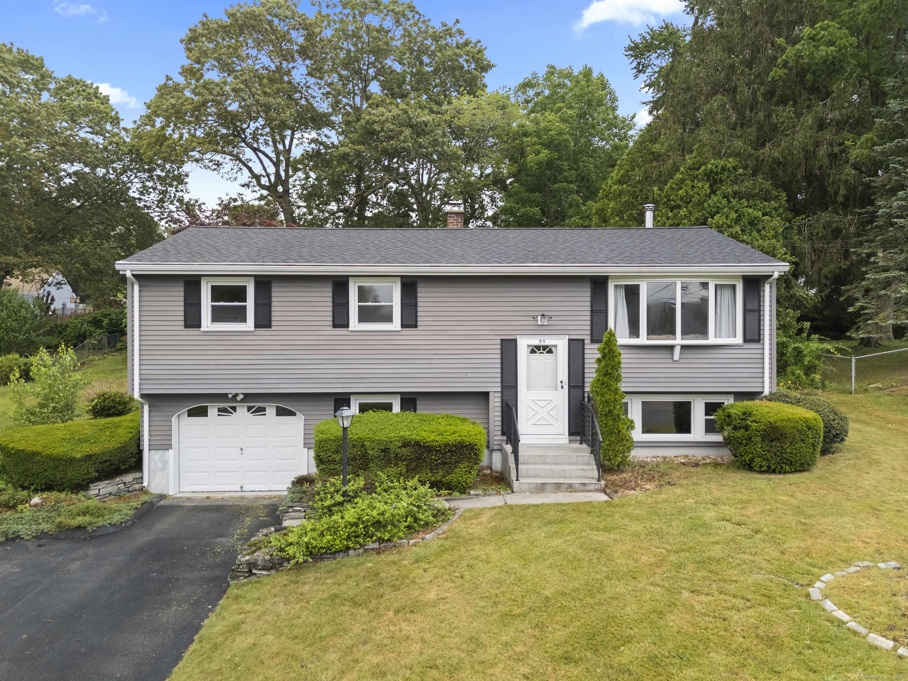 39 Laurel Drive, Montville, CT 06370