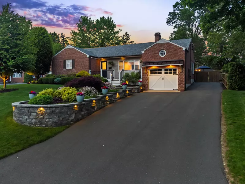 30 Fairwood Farms Drive, West Hartford, CT 06107