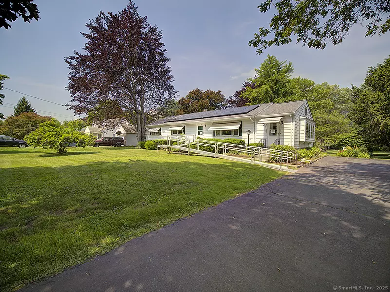 1753 Litchfield Turnpike, Woodbridge, CT 06525