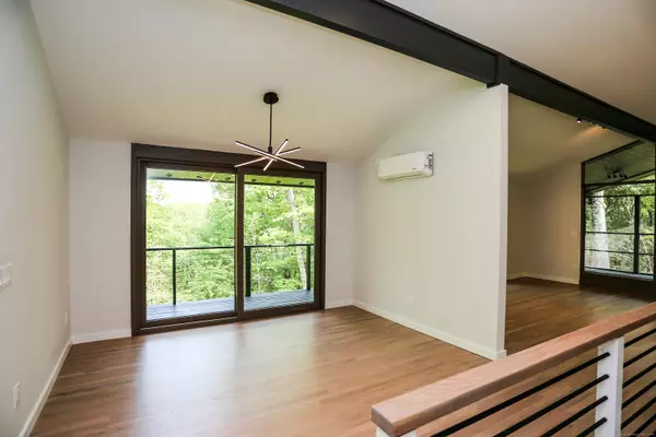 Weston, CT 06883,7 Hillcrest Lane