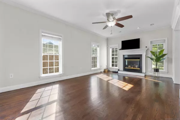 Norwalk, CT 06851,1-1/2 Colony Street