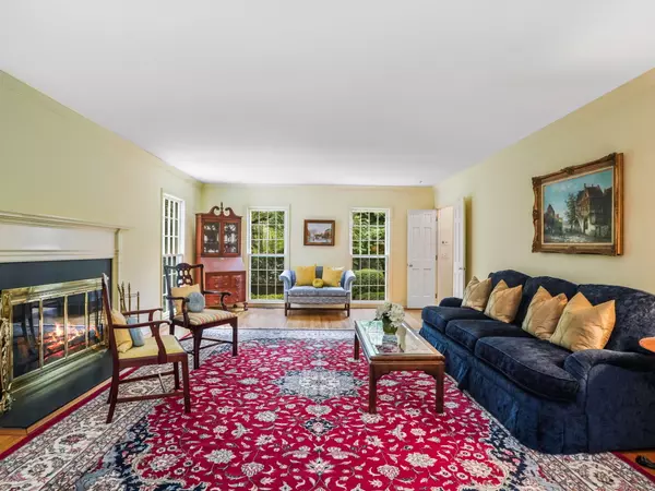 Wilton, CT 06897,352 Ridgefield Road