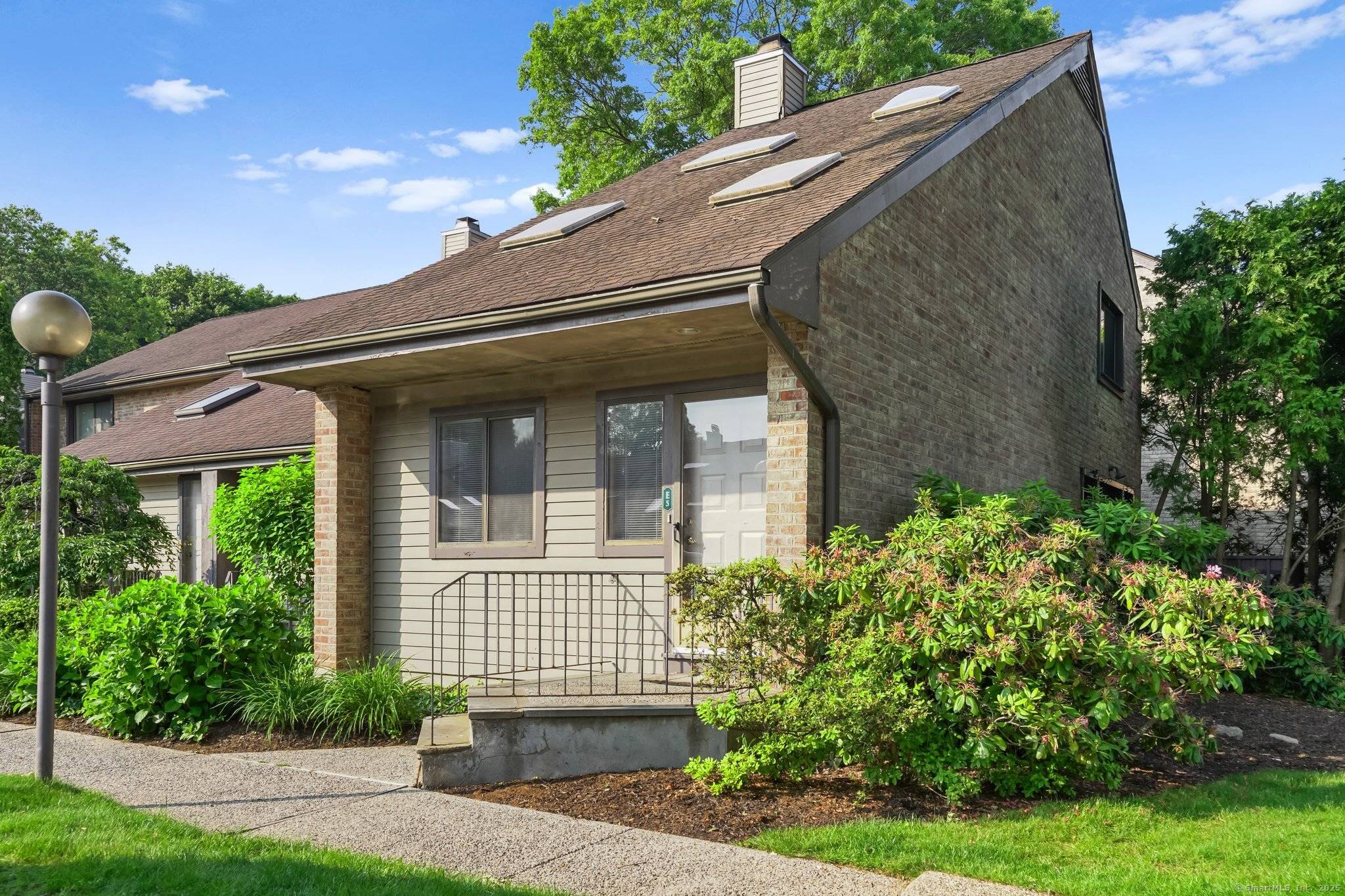 Stamford, CT 06905,2437 Bedford Street #E5