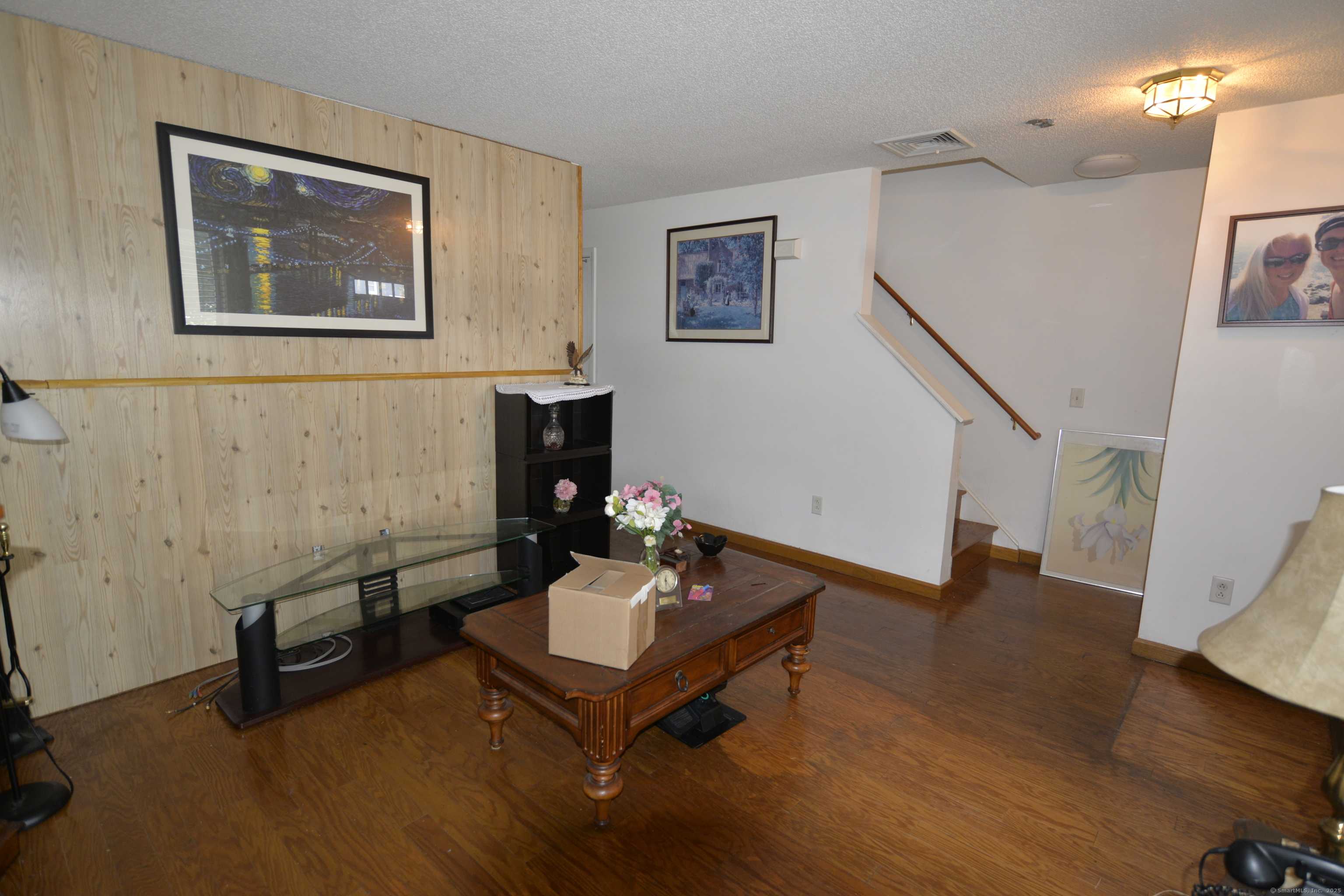 Stamford, CT 06902,137 Wilson Street #15
