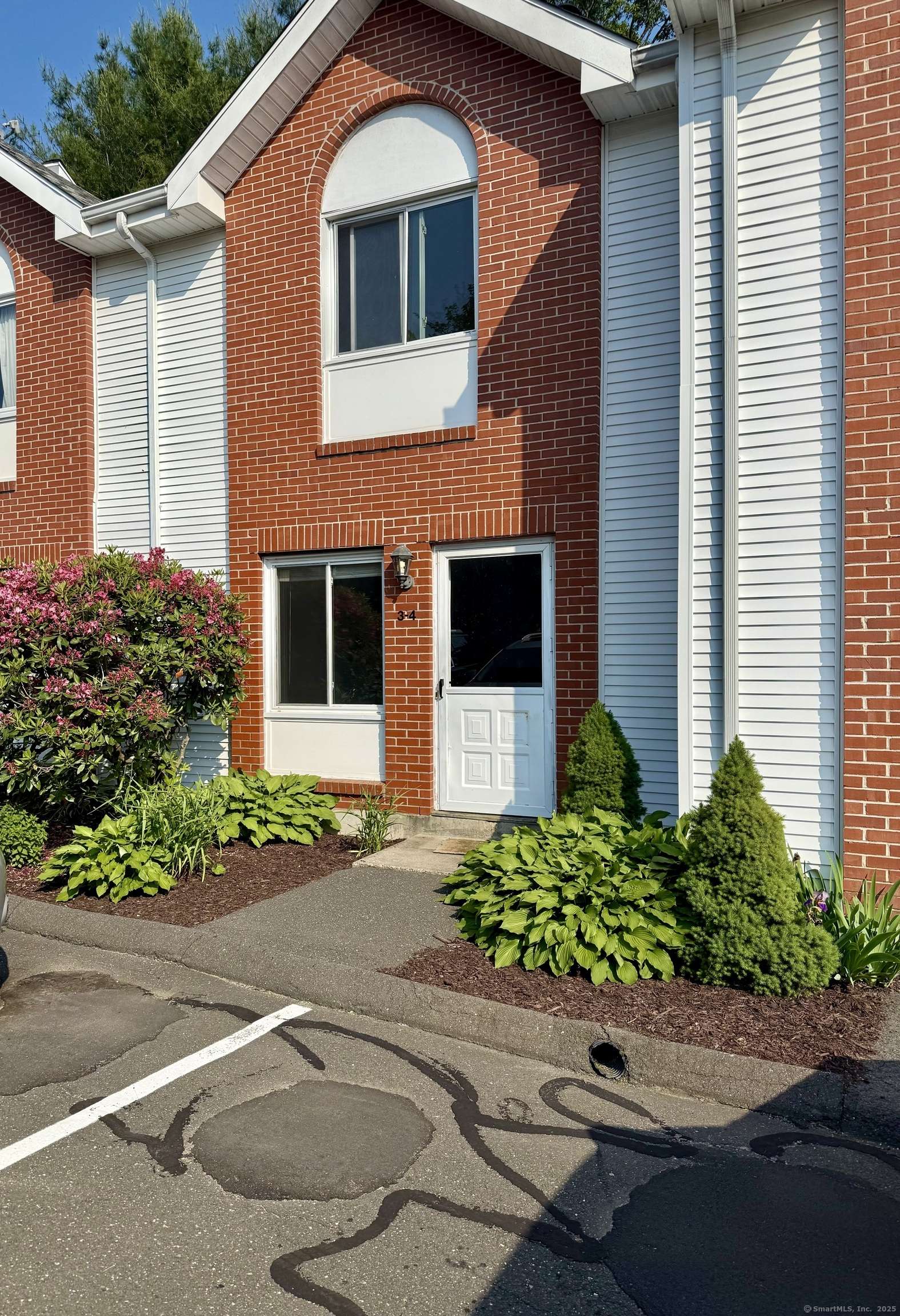 Waterbury, CT 06708,585 Park Road #3-4