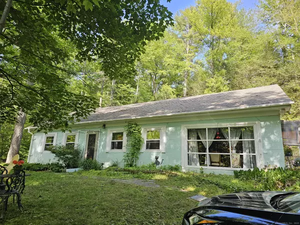 28 Oak Drive, Woodstock, CT 06282