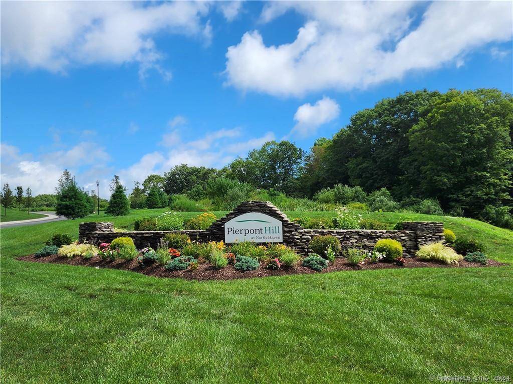 North Haven, CT 06473,20 Lombard Circle #20
