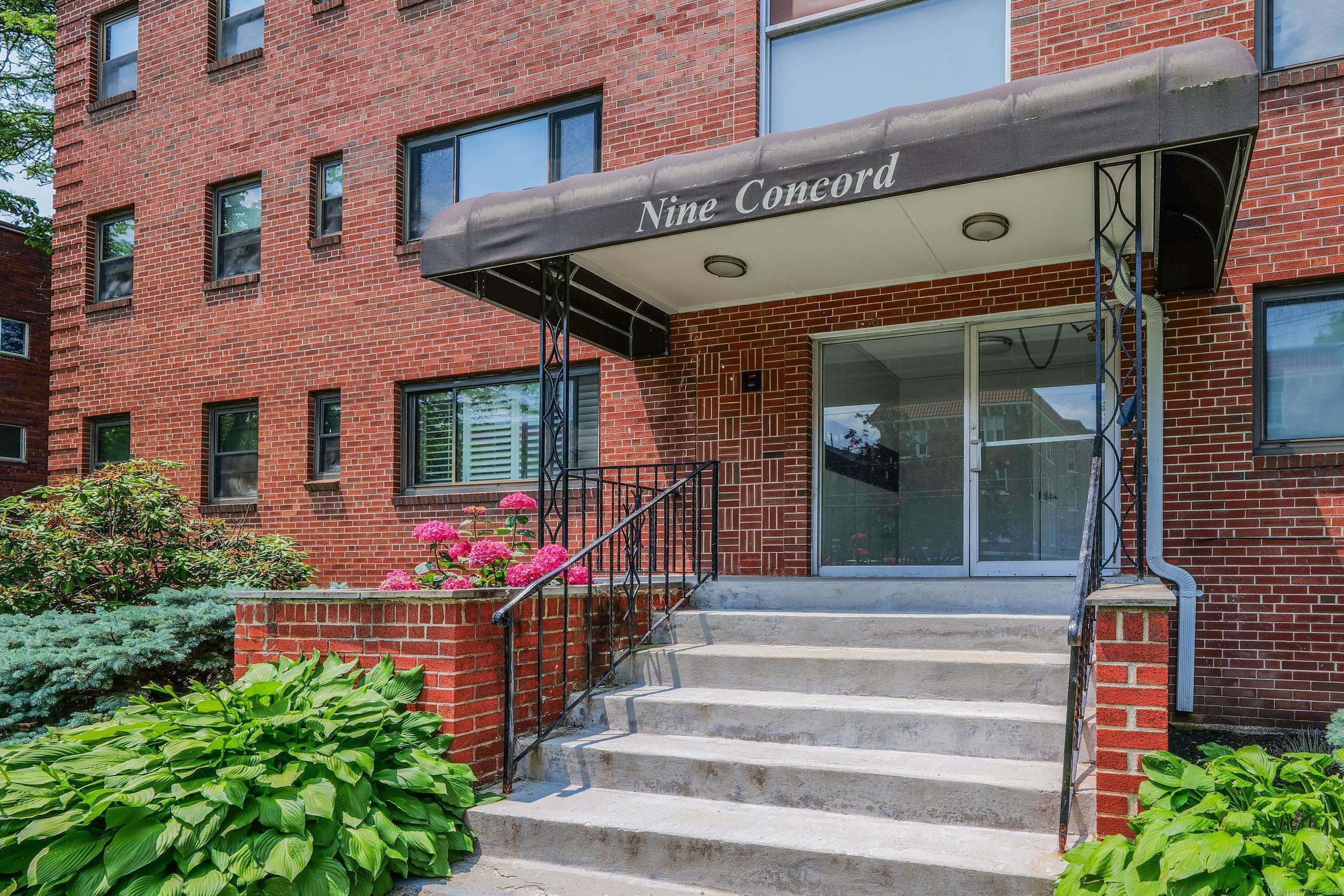 9 Concord Street #APT B4, West Hartford, CT 06119