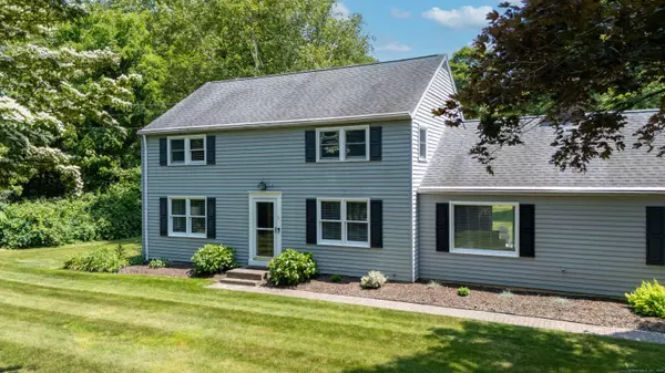 65 Boston Post Road, Old Lyme, CT 06371