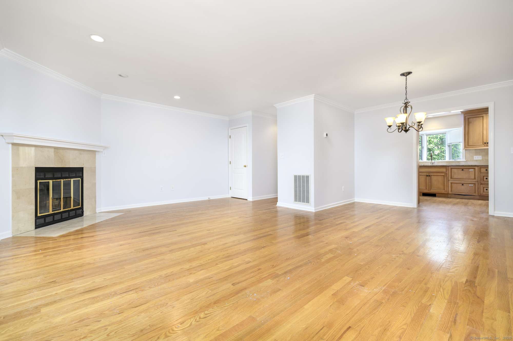 Stamford, CT 06906,668 Glenbrook Road #9